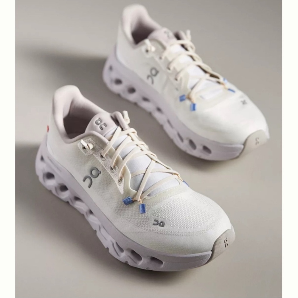 On Cloudtilt Sneakers in Sand lavender